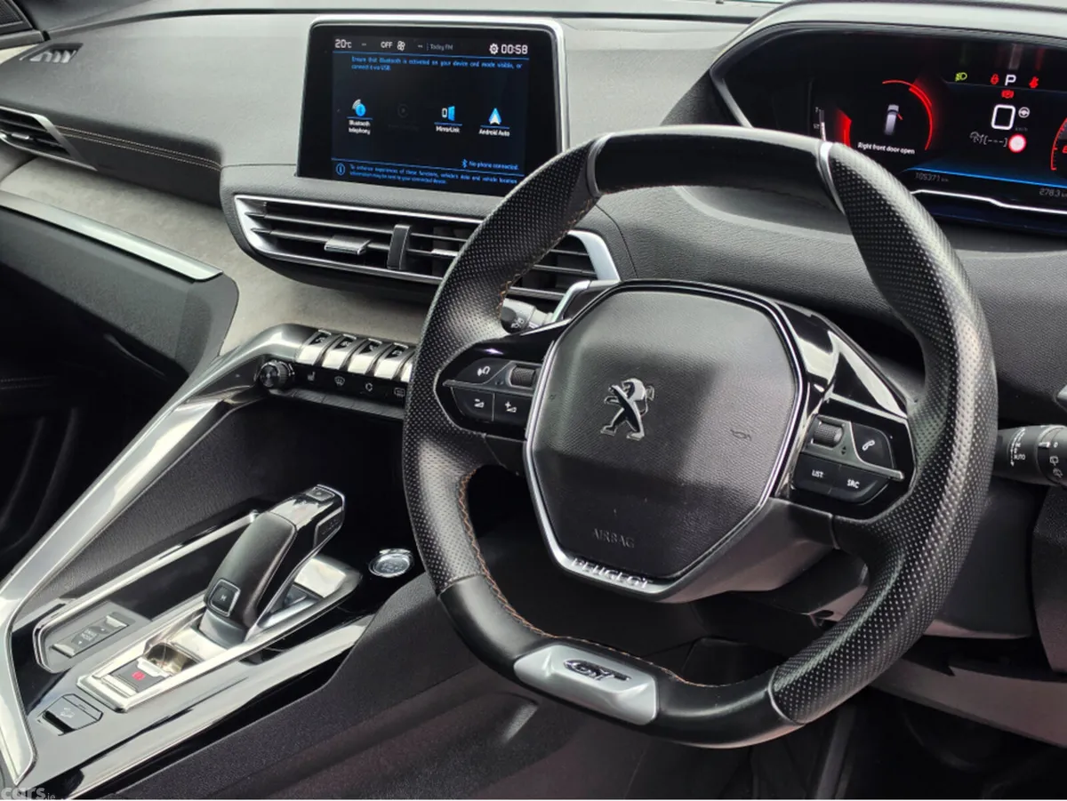 Peugeot 5008 MPV, Diesel, 2021, Orange