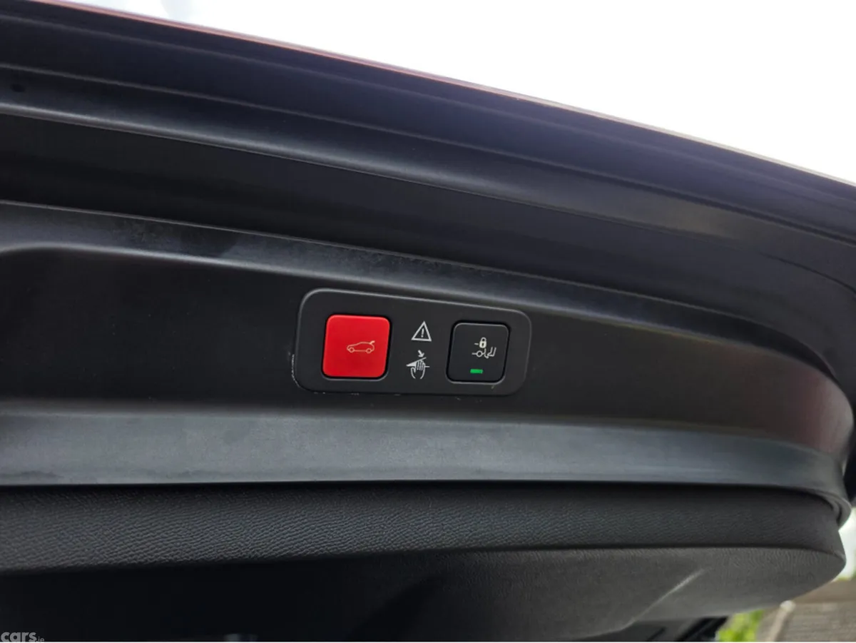 Peugeot 5008 MPV, Diesel, 2021, Orange