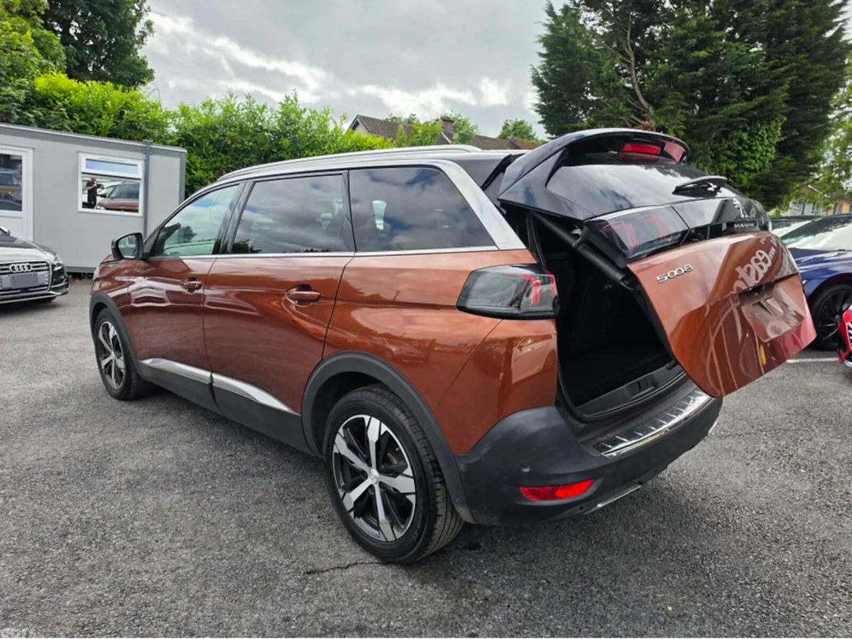 Peugeot 5008 MPV, Diesel, 2021, Orange