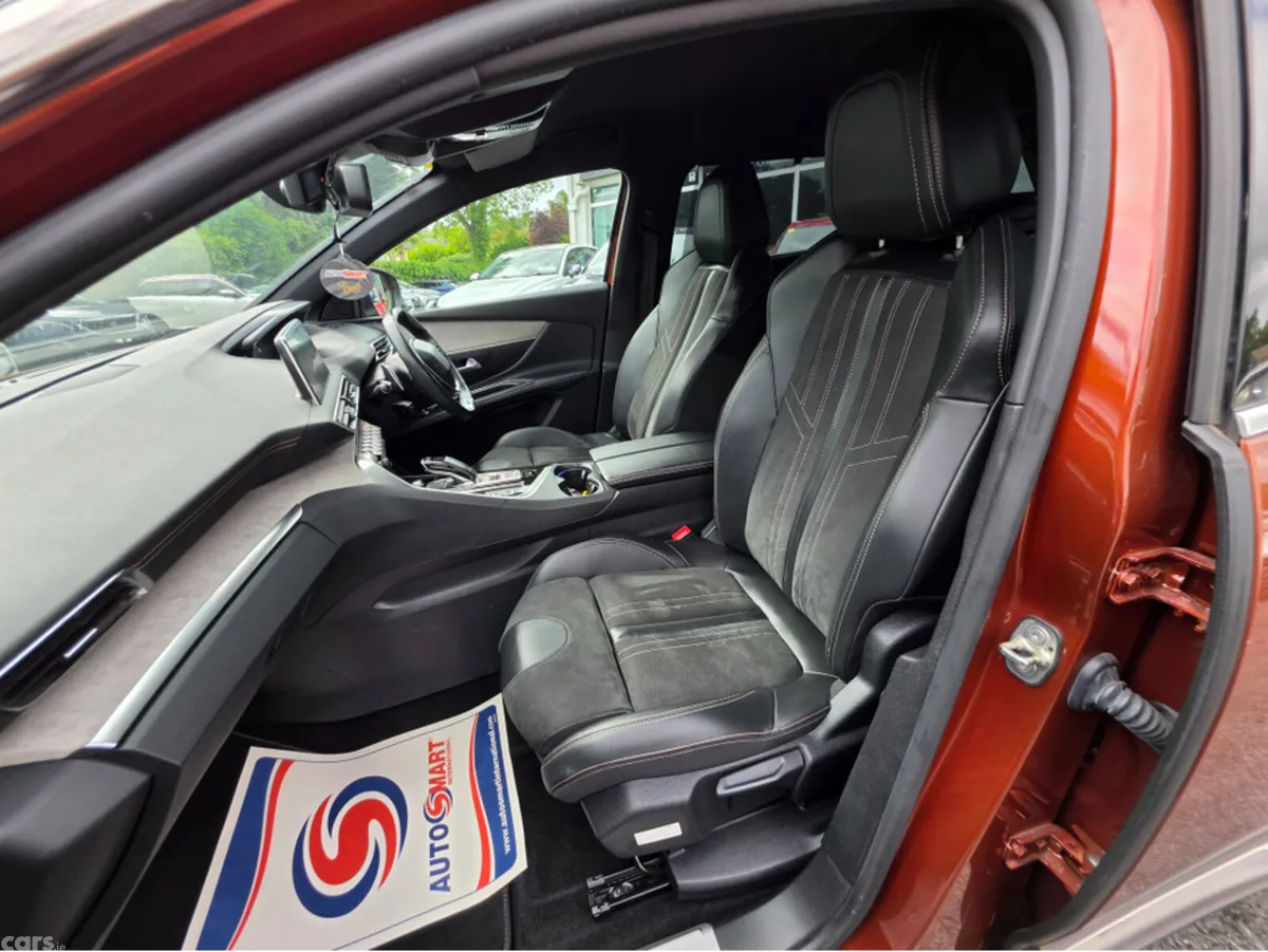 Peugeot 5008 MPV, Diesel, 2021, Orange