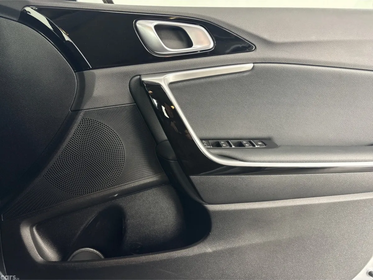 Kia XCeed Hatchback, Petrol Plug-in Hybrid, 2024, Grey