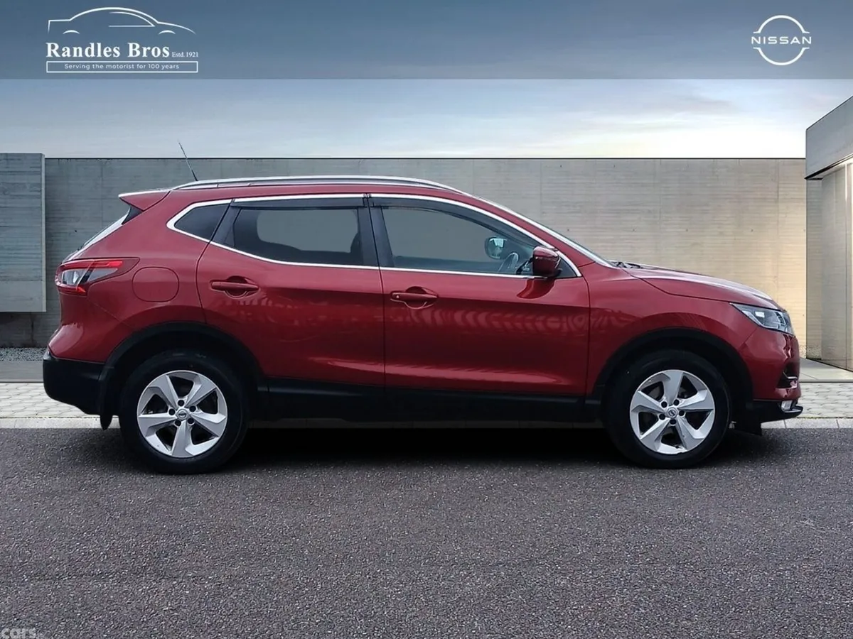 Nissan Qashqai MPV, Diesel, 2020, Red