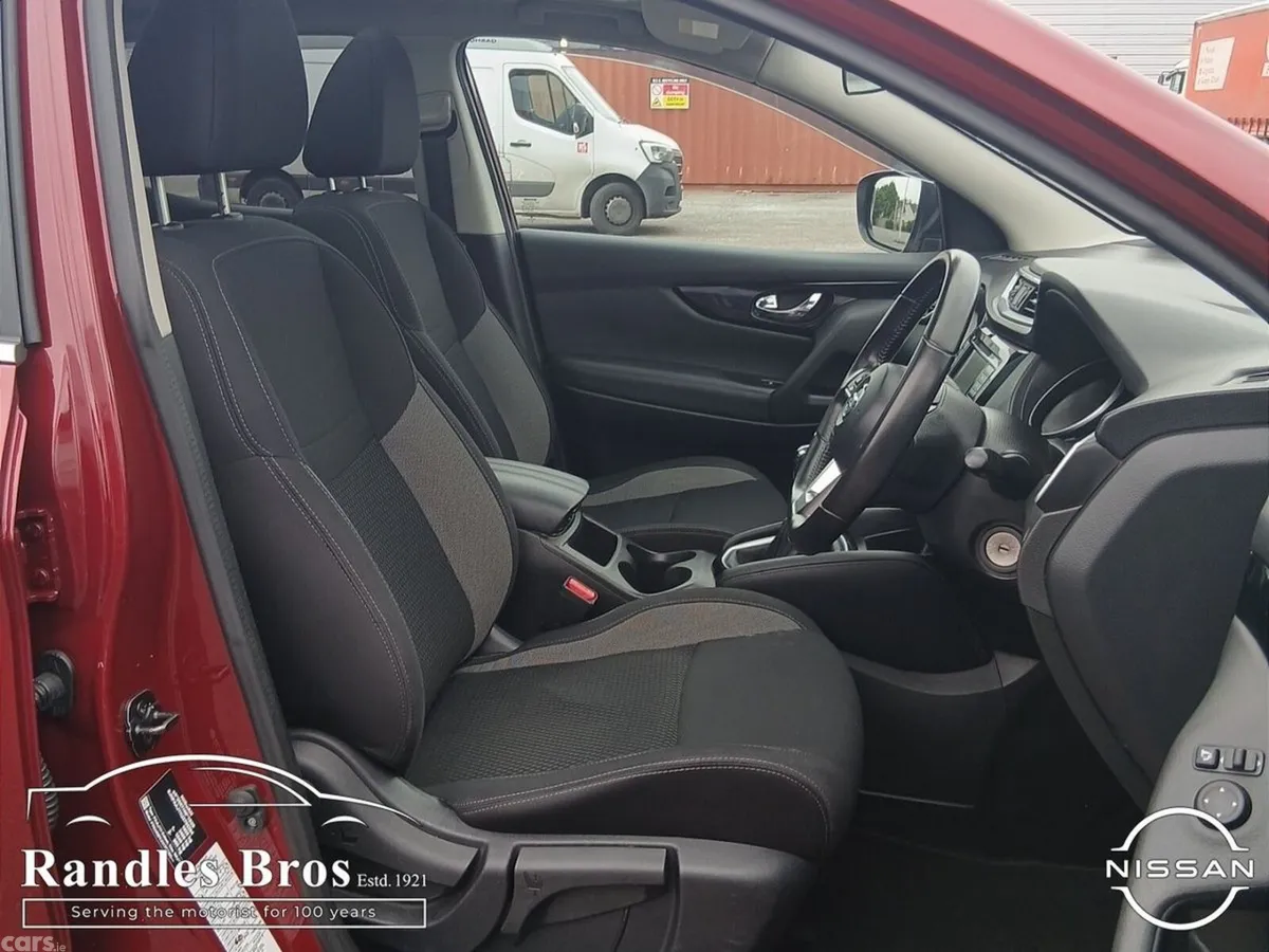 Nissan Qashqai MPV, Diesel, 2020, Red