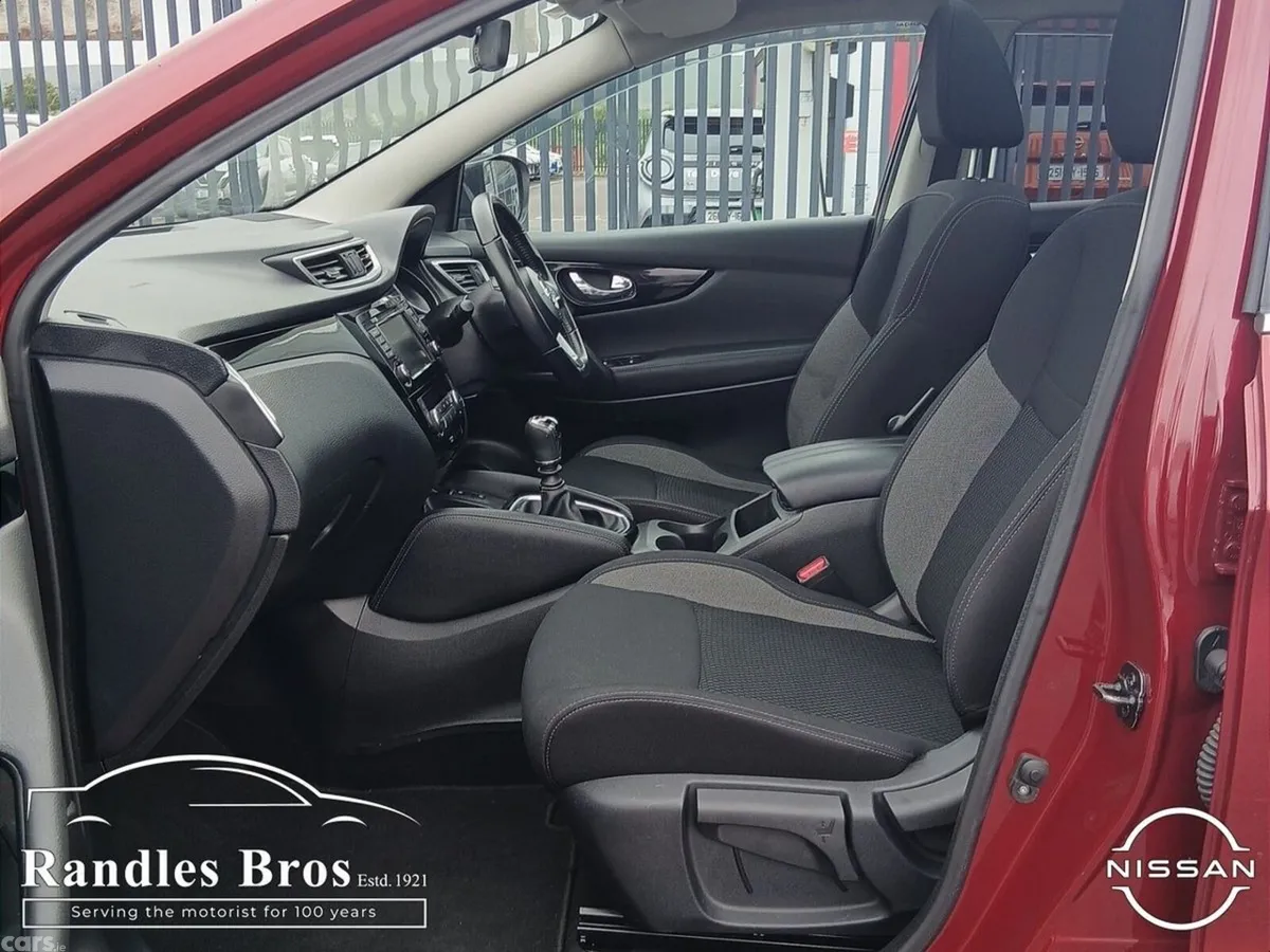 Nissan Qashqai MPV, Diesel, 2020, Red