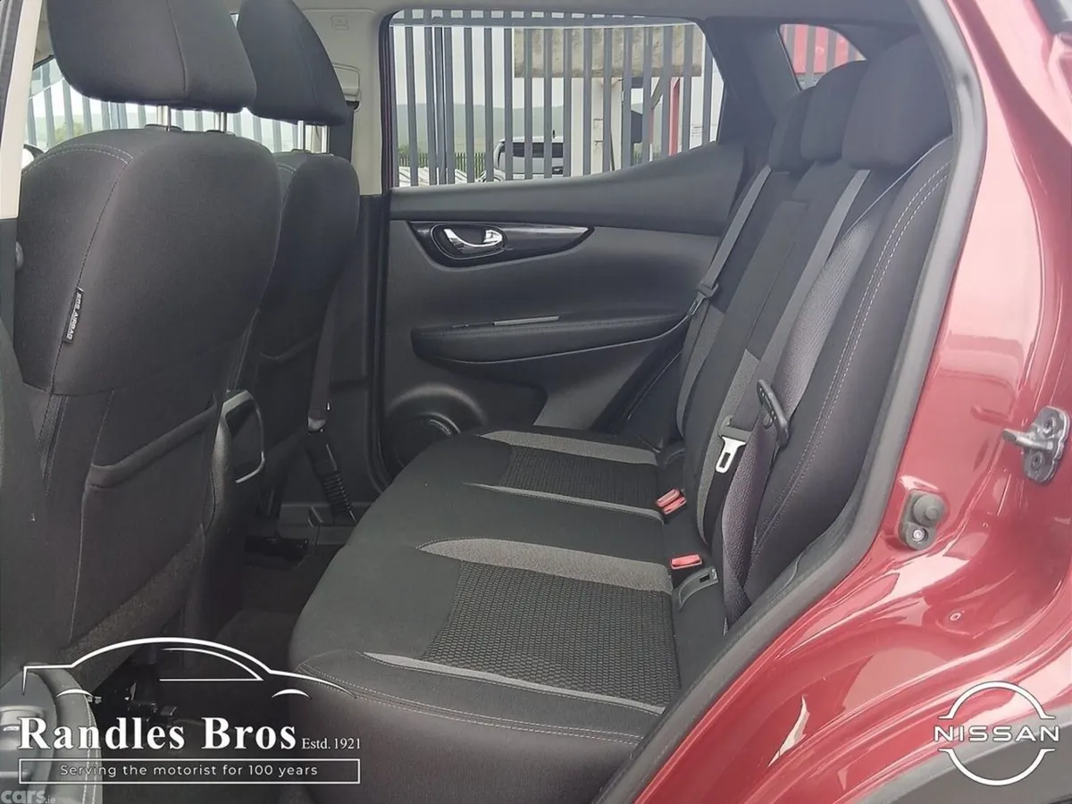 Nissan Qashqai MPV, Diesel, 2020, Red