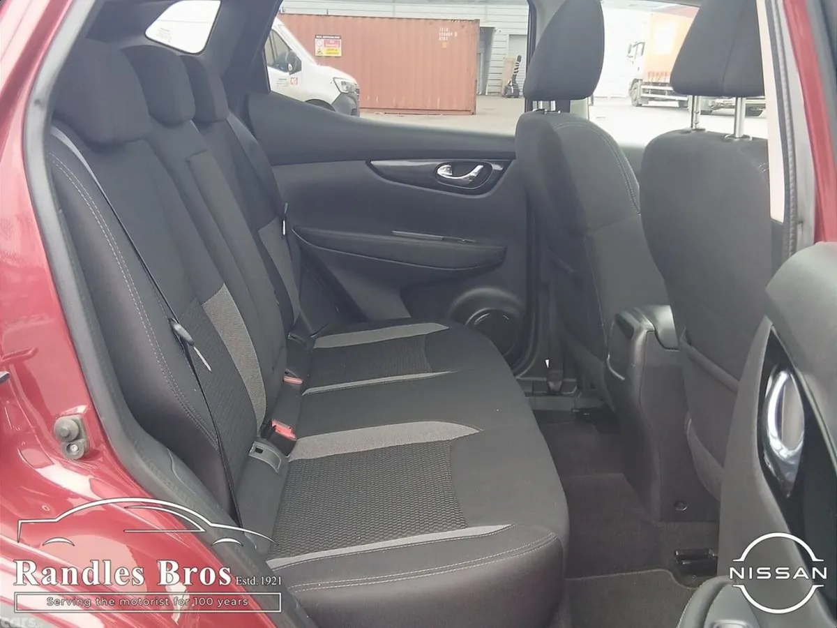 Nissan Qashqai MPV, Diesel, 2020, Red