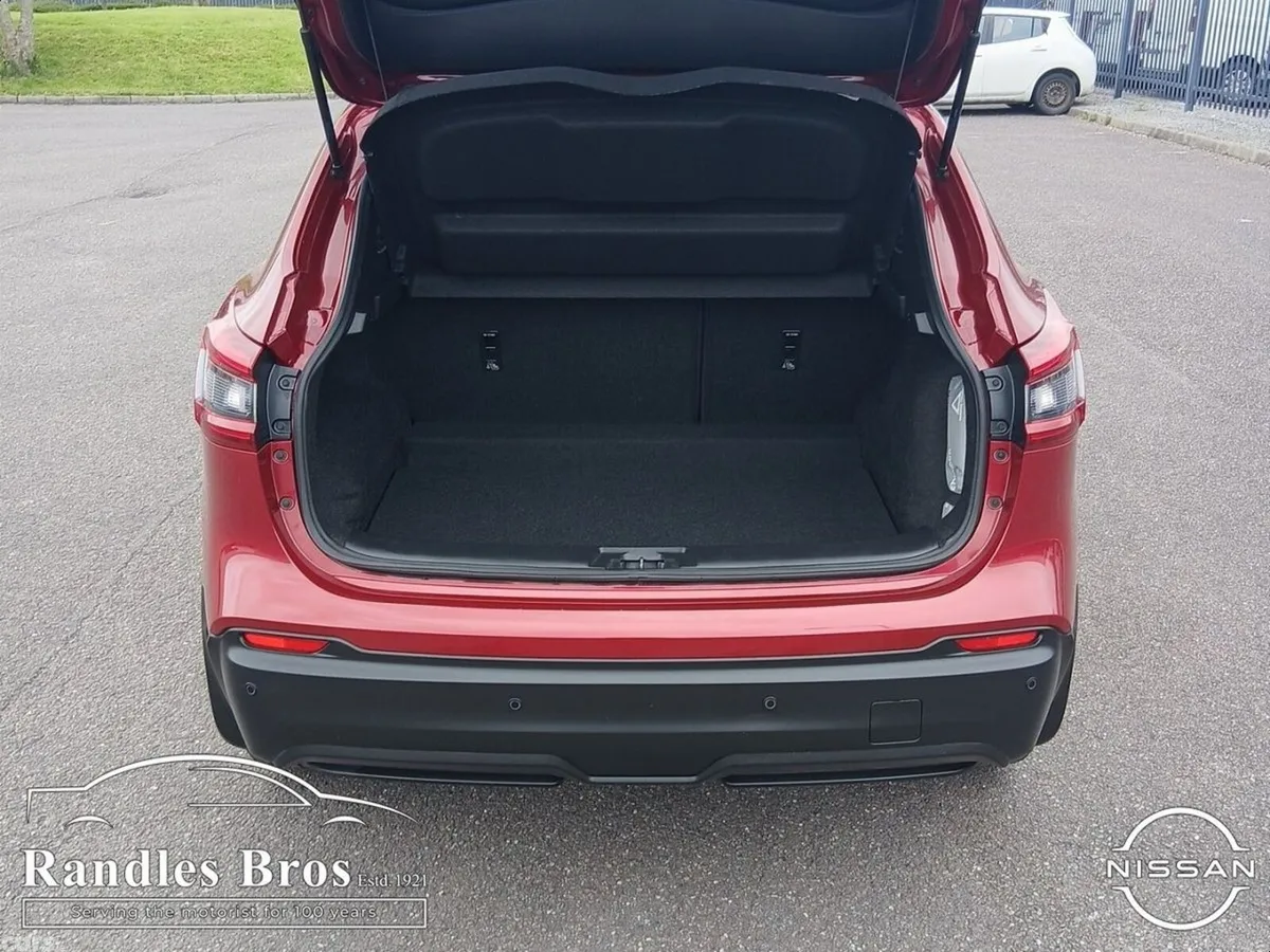 Nissan Qashqai MPV, Diesel, 2020, Red