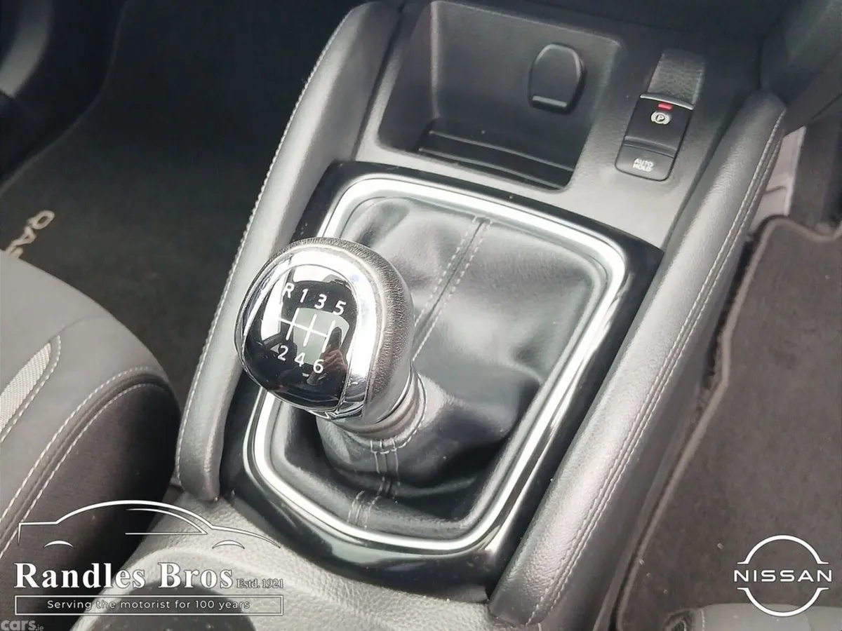 Nissan Qashqai MPV, Diesel, 2020, Red