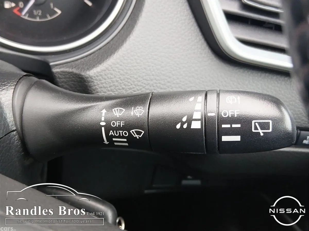 Nissan Qashqai MPV, Diesel, 2020, Red
