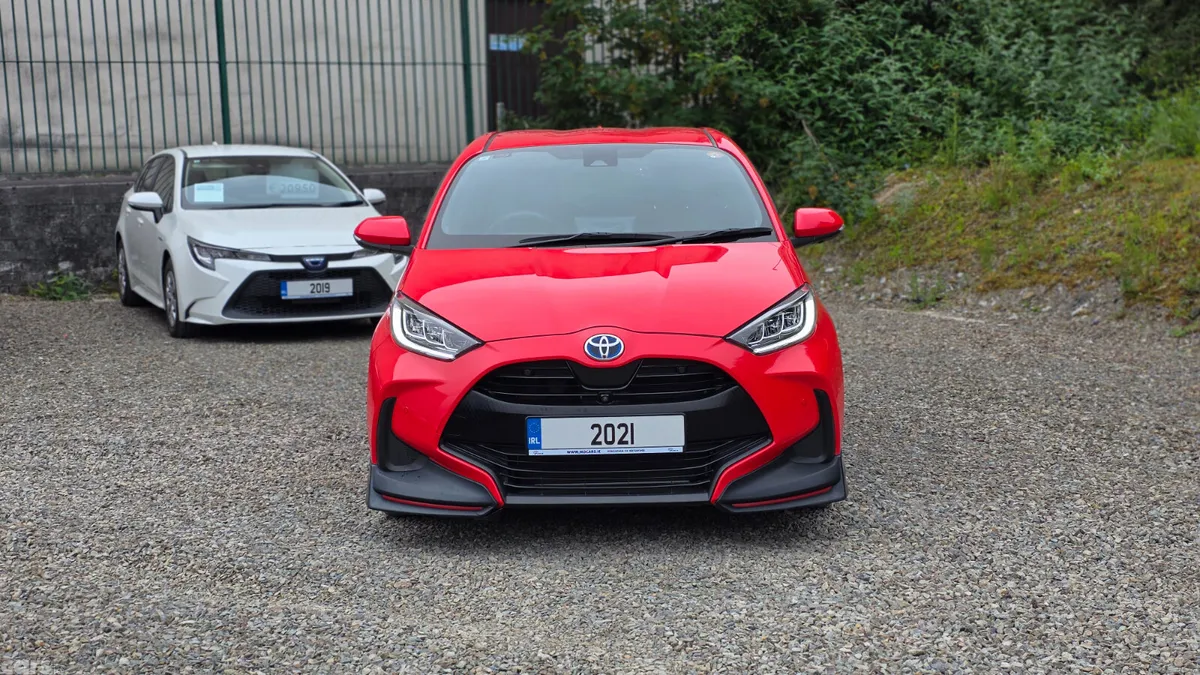 Toyota Yaris Hatchback, Petrol Hybrid, 2021, Red