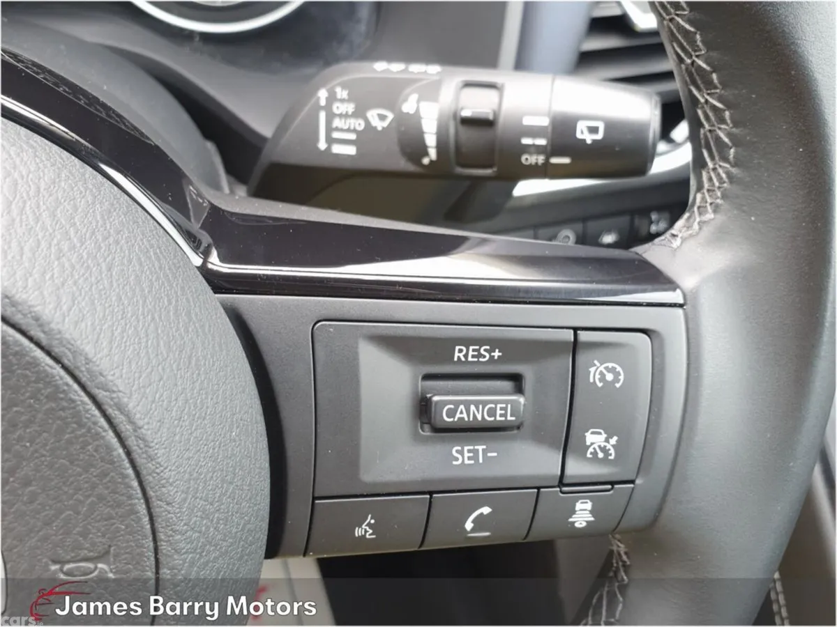 Nissan Qashqai MPV, Petrol, 2022, Grey