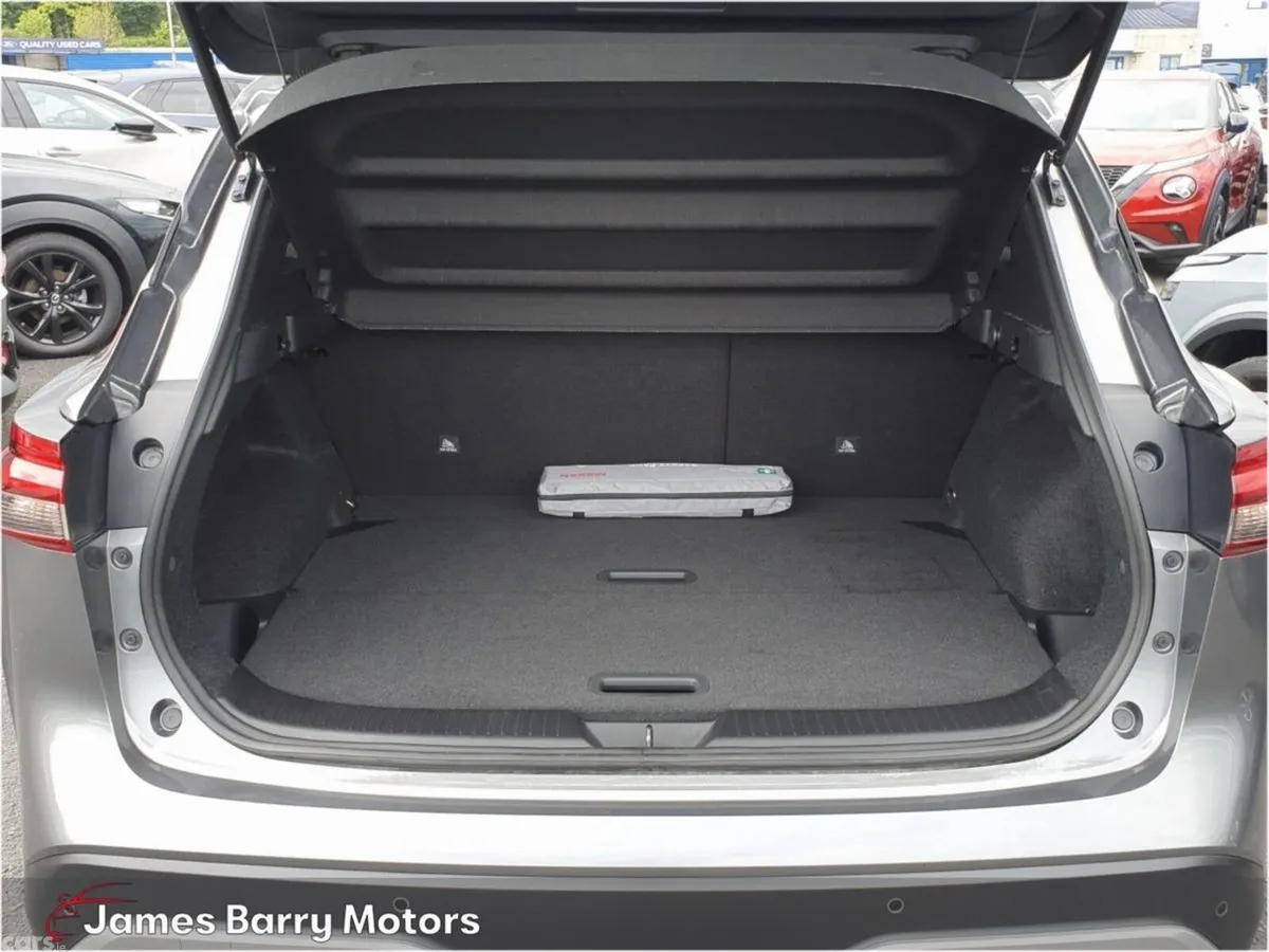 Nissan Qashqai MPV, Petrol, 2022, Grey