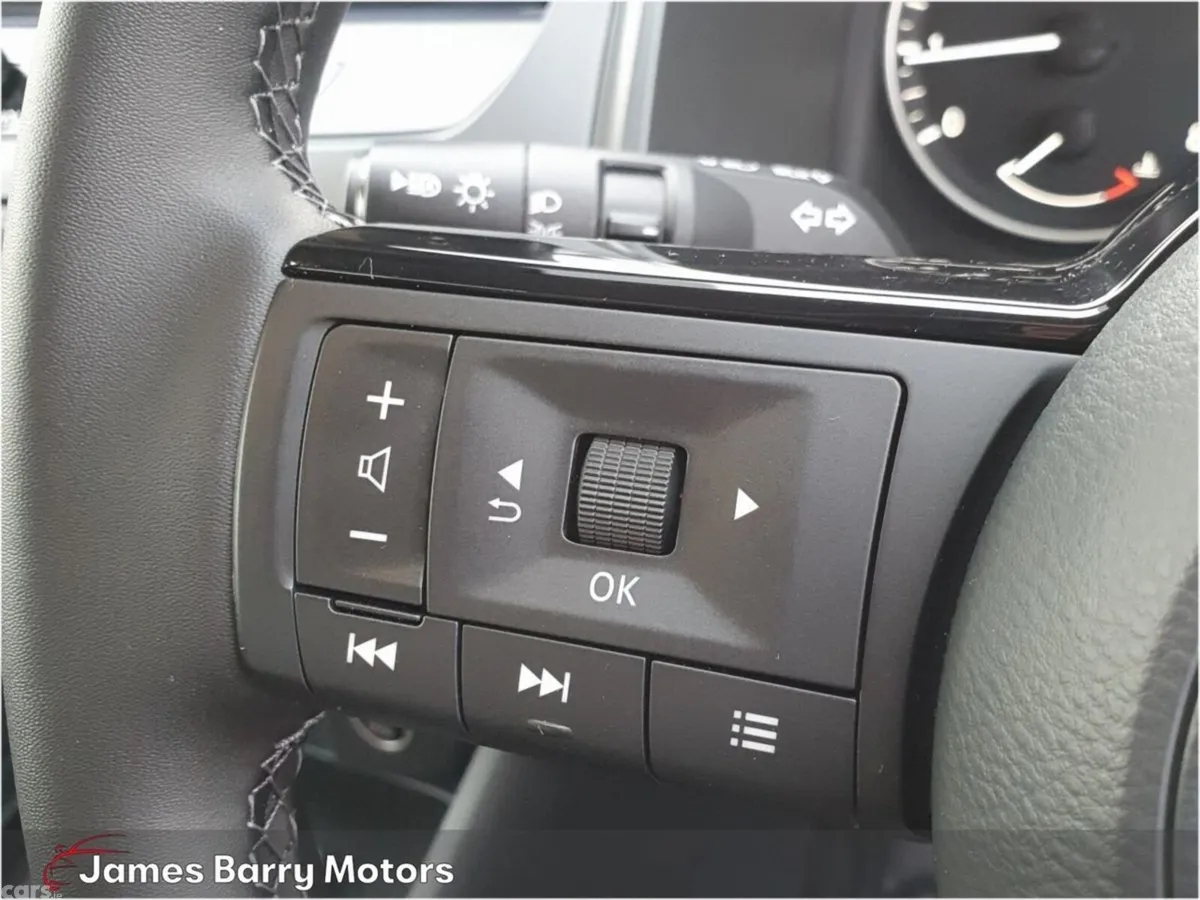 Nissan Qashqai MPV, Petrol, 2025, White