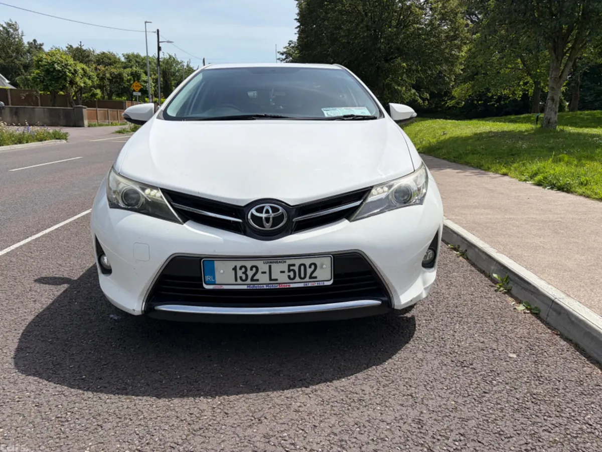 Toyota Auris Hatchback, Petrol, 2013, White