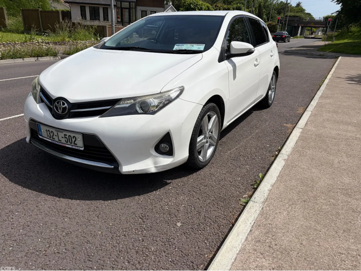Toyota Auris Hatchback, Petrol, 2013, White