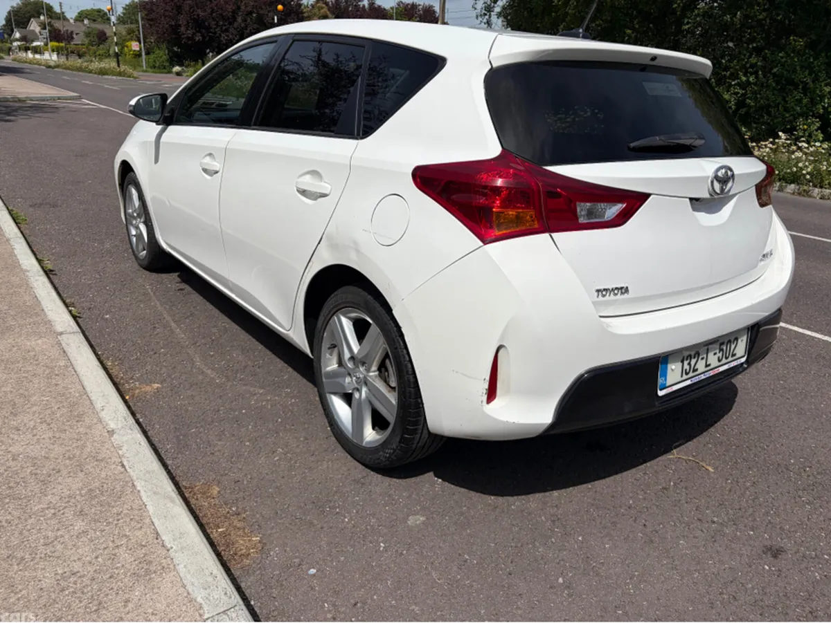 Toyota Auris Hatchback, Petrol, 2013, White