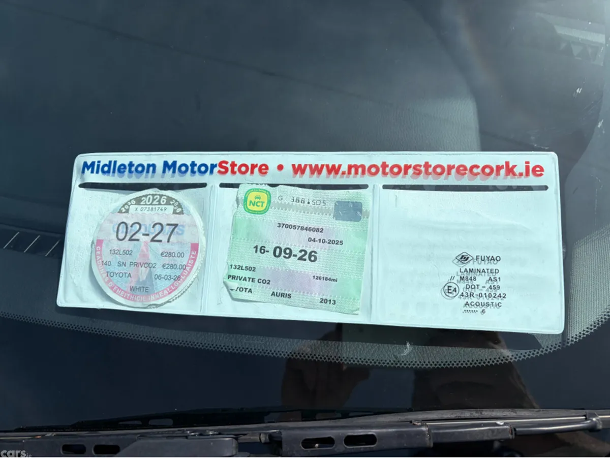 Toyota Auris Hatchback, Petrol, 2013, White