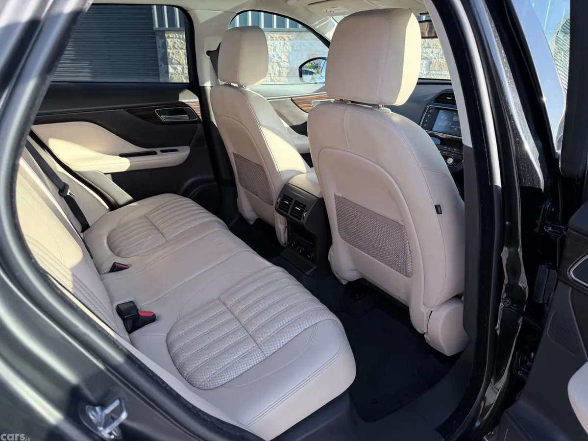 Jaguar F-Pace SUV, Diesel, 2017, Black