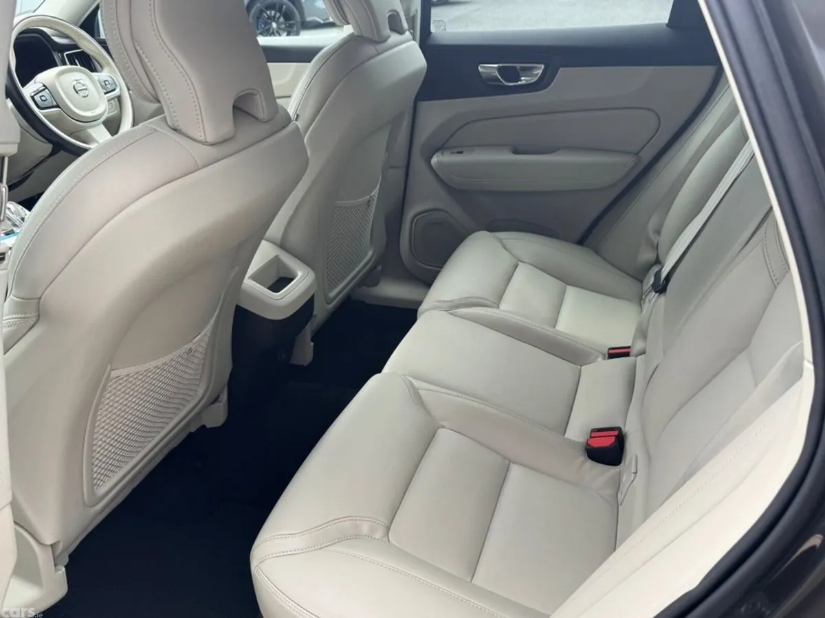 Volvo XC60 SUV, Diesel Hybrid, 2022, Grey