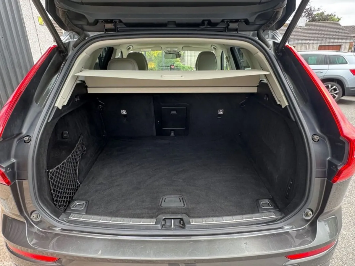 Volvo XC60 SUV, Diesel Hybrid, 2022, Grey