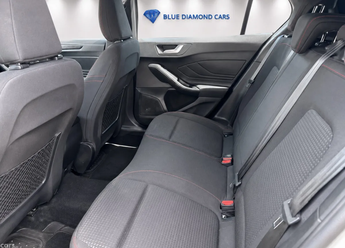 Ford Focus Hatchback, Diesel, 2019, Grey