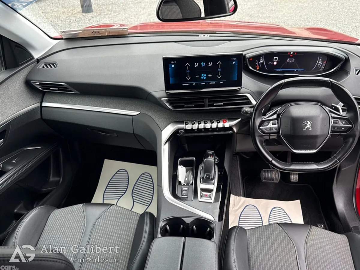Peugeot 3008 MPV, Petrol, 2022, Red
