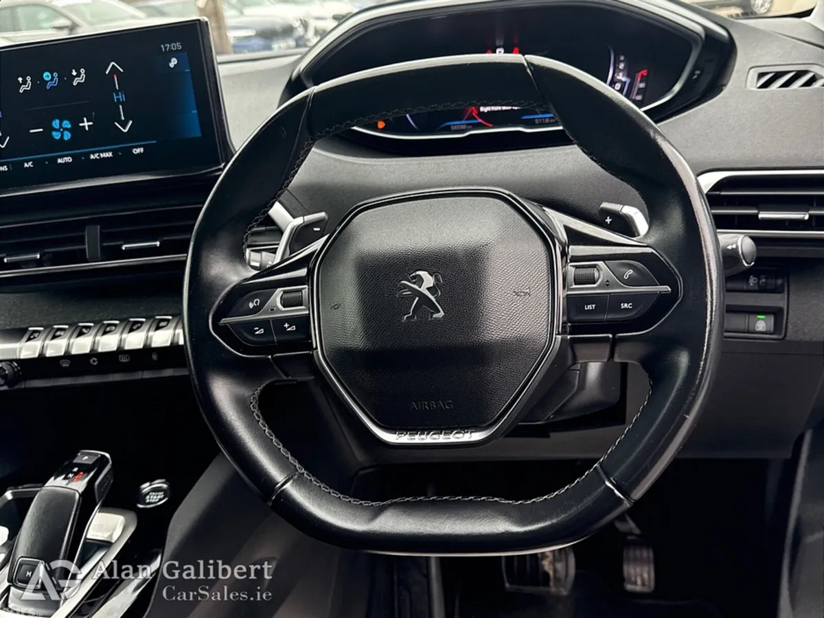 Peugeot 3008 MPV, Petrol, 2022, Red