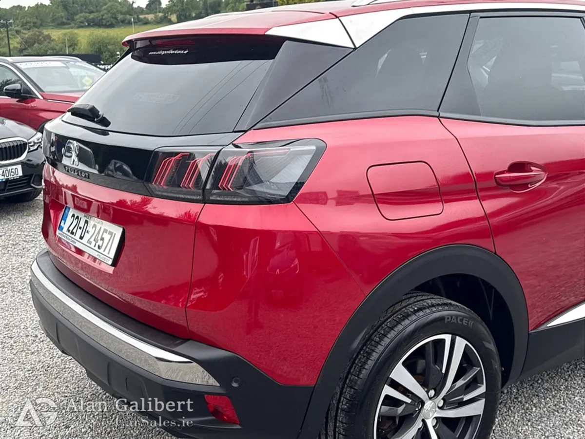 Peugeot 3008 MPV, Petrol, 2022, Red