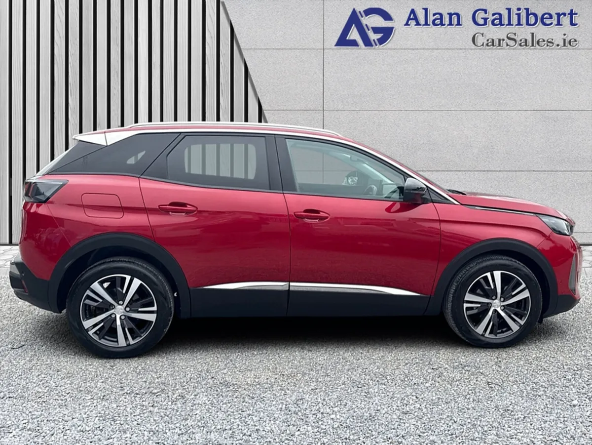 Peugeot 3008 MPV, Petrol, 2022, Red
