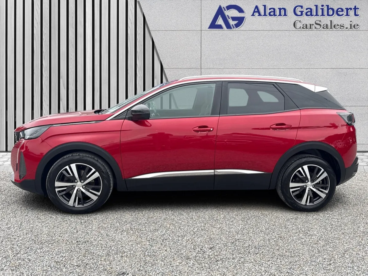 Peugeot 3008 MPV, Petrol, 2022, Red