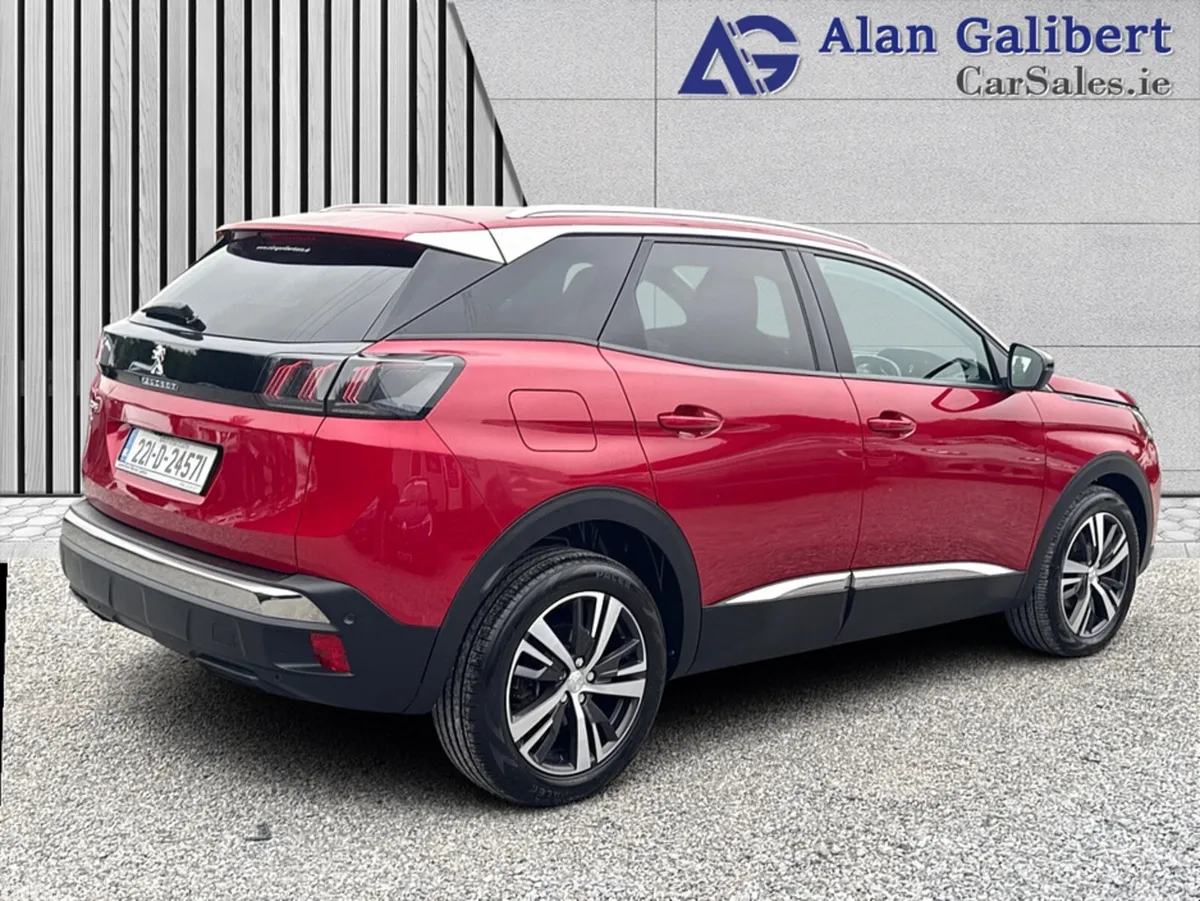 Peugeot 3008 MPV, Petrol, 2022, Red