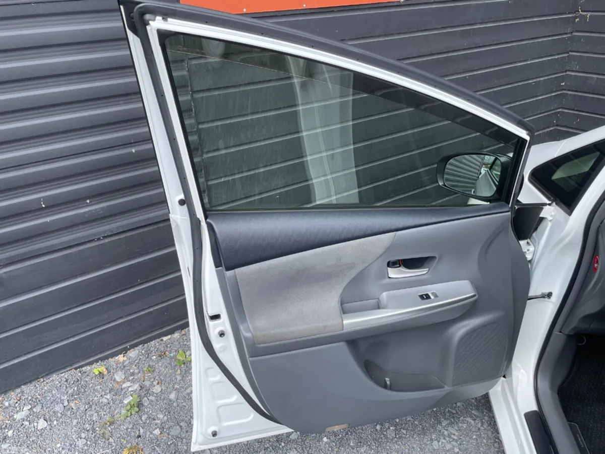 Toyota Prius MPV, Petrol Hybrid, 2012, White
