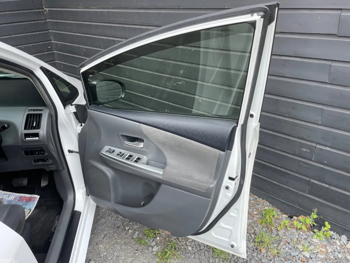 Toyota Prius MPV, Petrol Hybrid, 2012, White