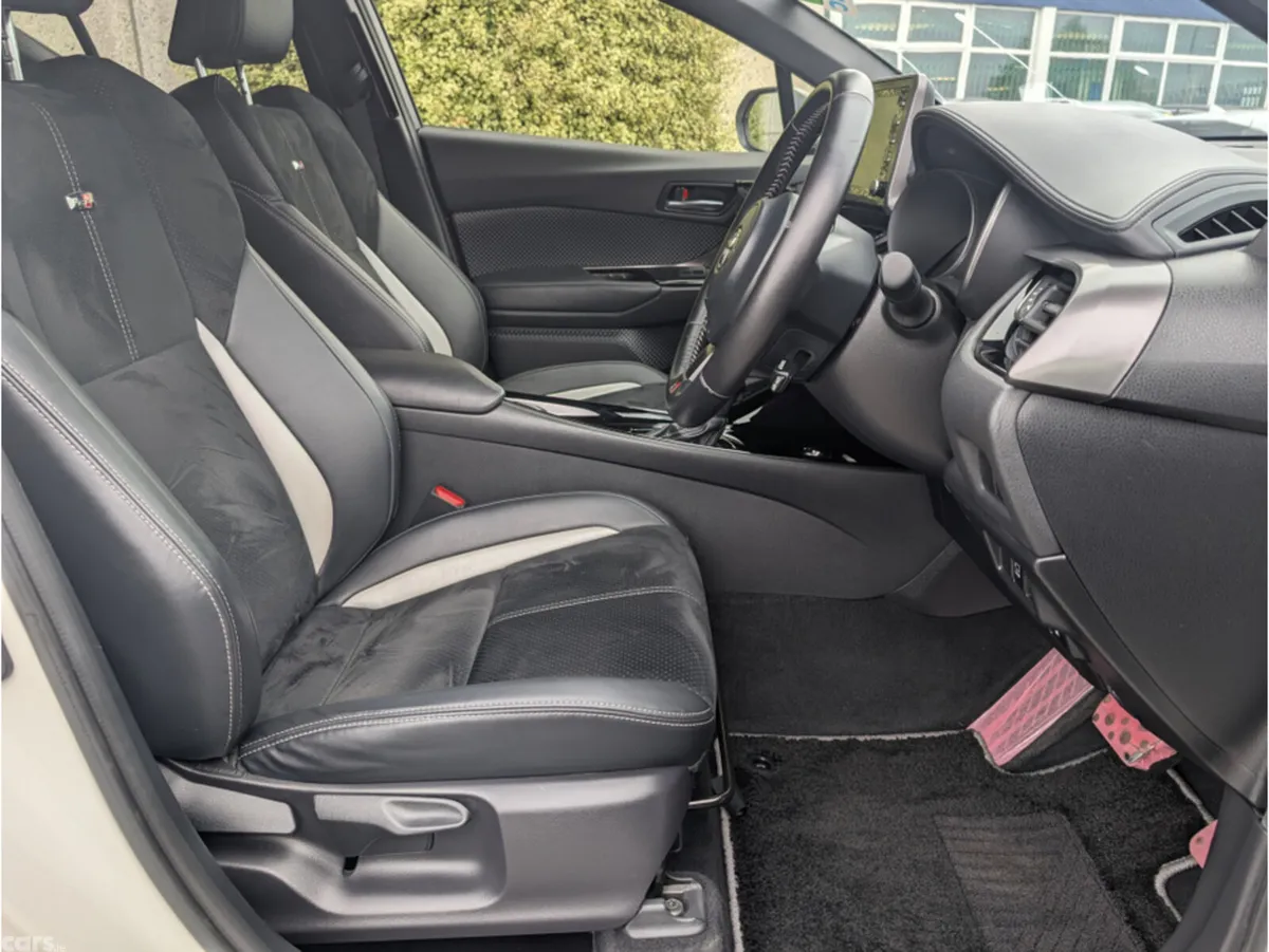 Toyota C-HR SUV, Petrol Hybrid, 2019, White
