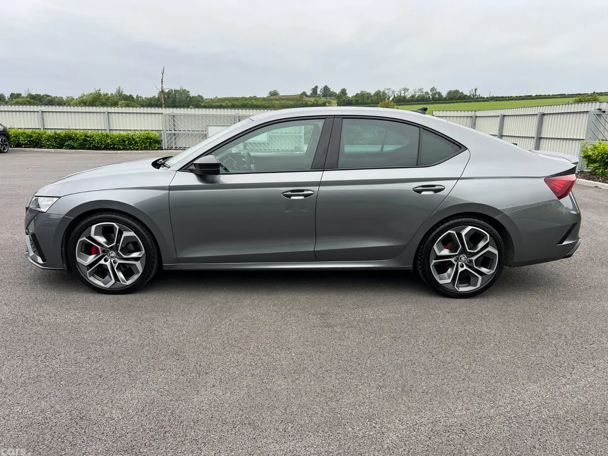 Skoda Octavia Hatchback, Diesel, 2023, Grey