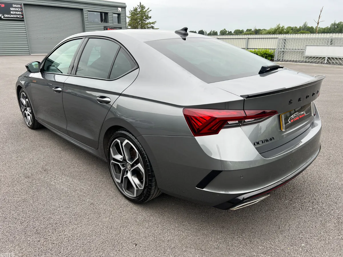 Skoda Octavia Hatchback, Diesel, 2023, Grey