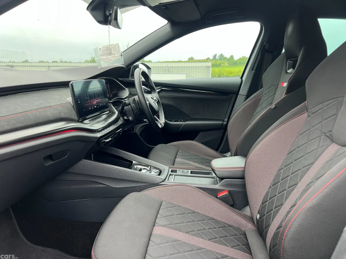 Skoda Octavia Hatchback, Diesel, 2023, Grey