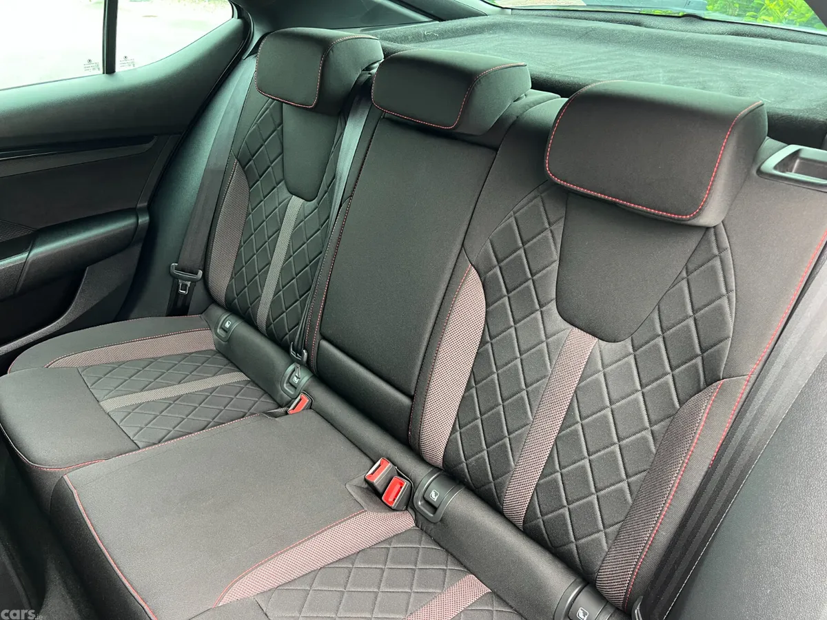 Skoda Octavia Hatchback, Diesel, 2023, Grey