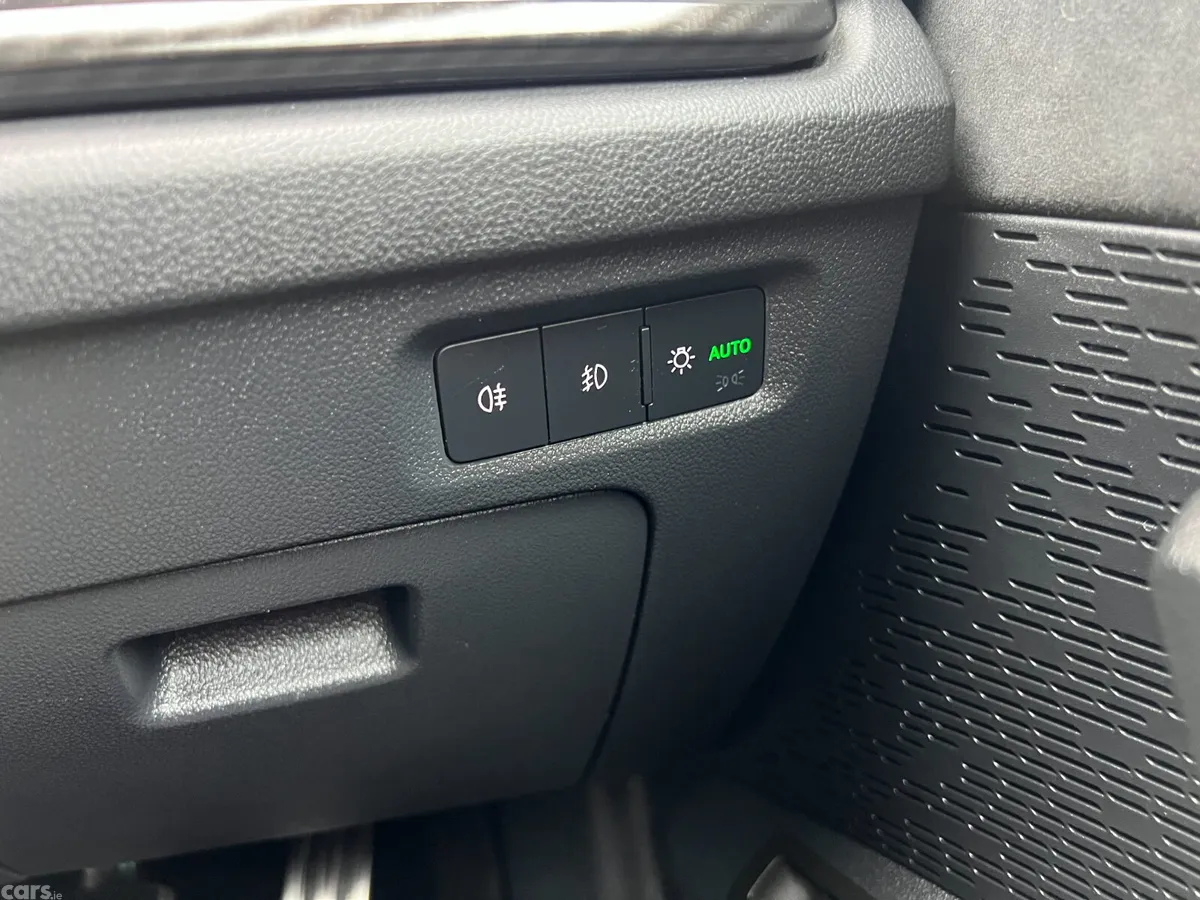 Skoda Octavia Hatchback, Diesel, 2023, Grey
