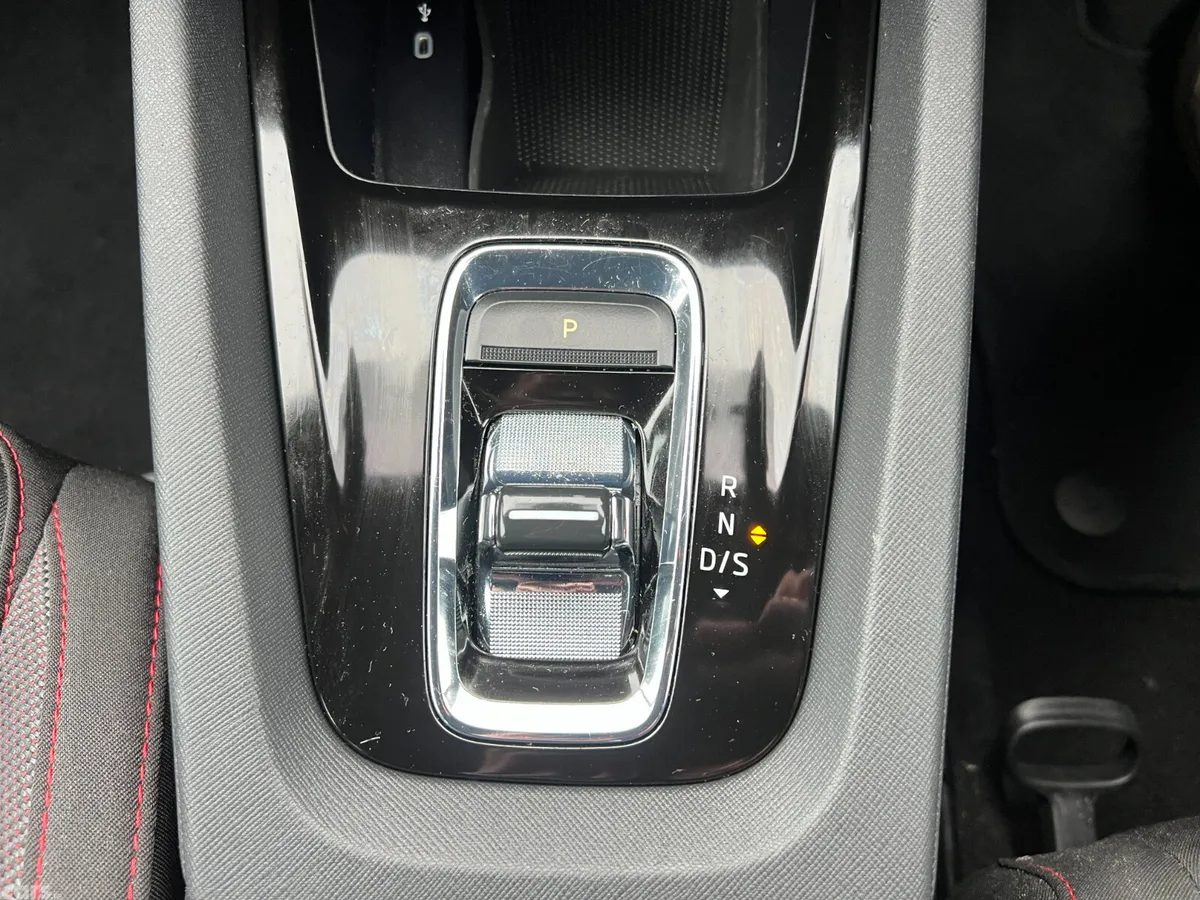 Skoda Octavia Hatchback, Diesel, 2023, Grey