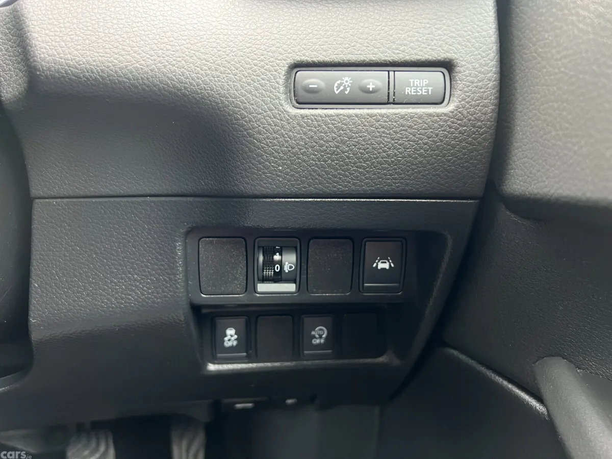 Nissan Qashqai SUV, Diesel, 2017, Black
