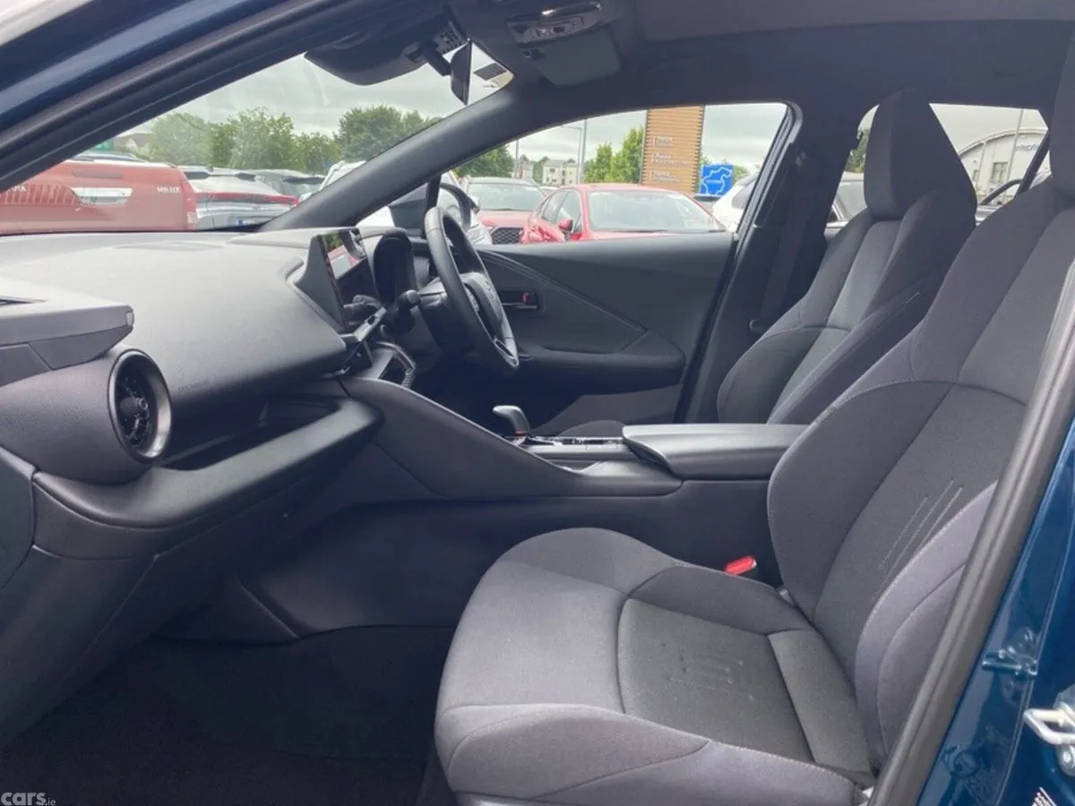 Toyota C-HR SUV, Petrol Hybrid, 2024, Blue
