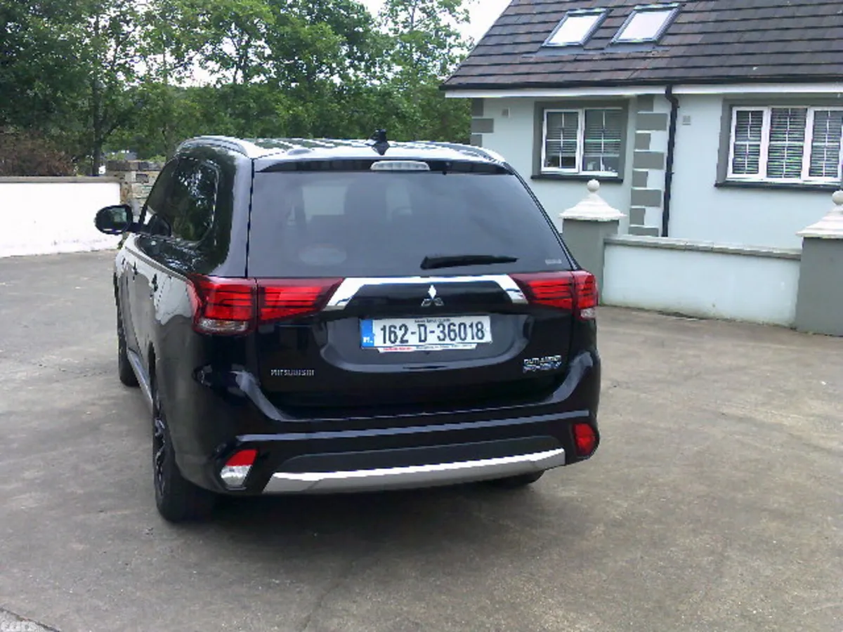 Mitsubishi Outlander SUV, Petrol Plug-in Hybrid, 2016, Black