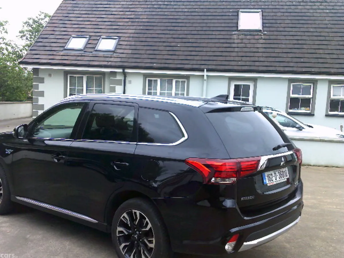 Mitsubishi Outlander SUV, Petrol Plug-in Hybrid, 2016, Black