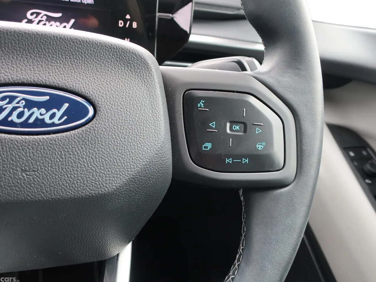 Ford Explorer MPV, Electric, 2026, Blue