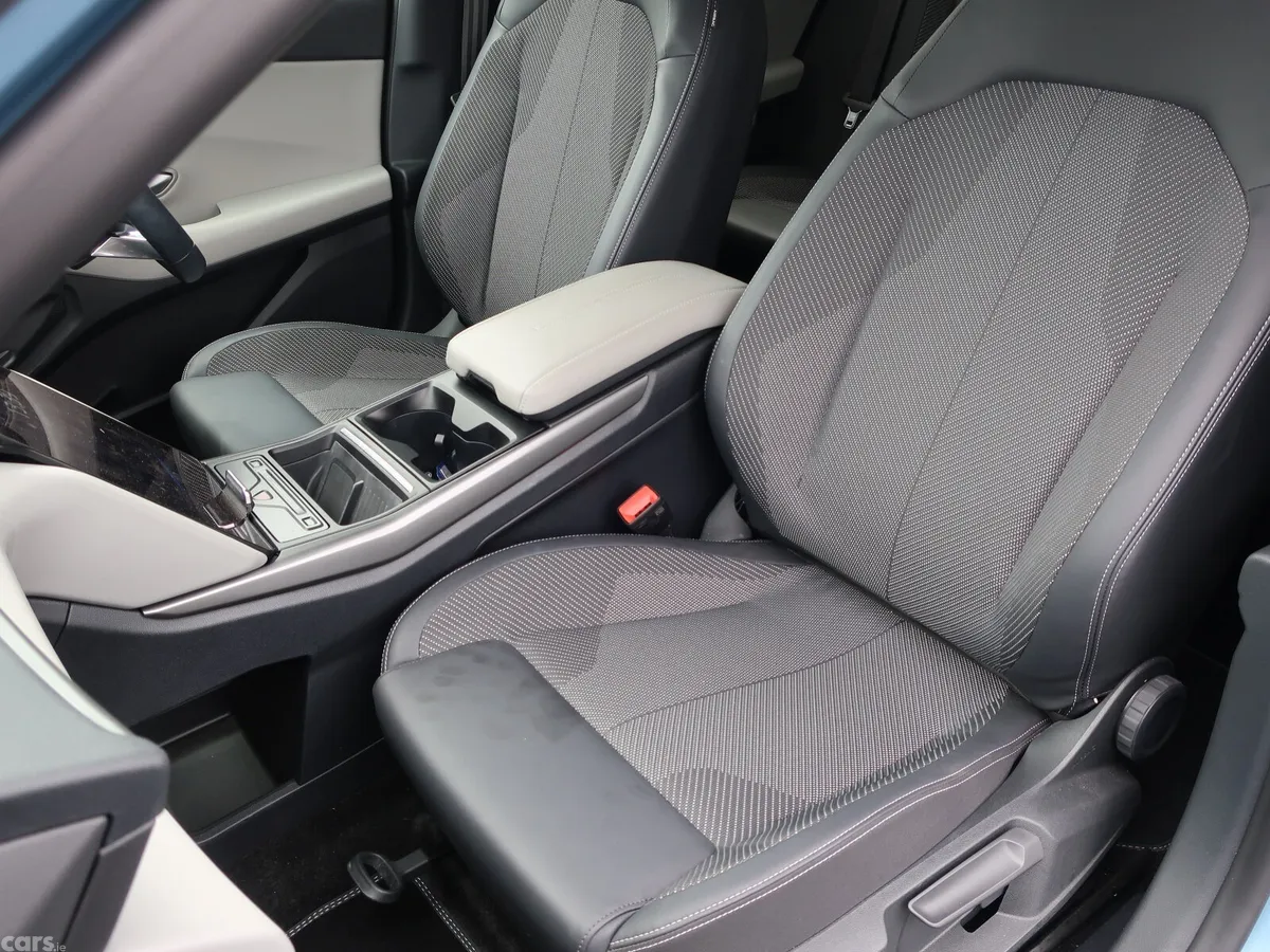 Ford Explorer MPV, Electric, 2026, Blue