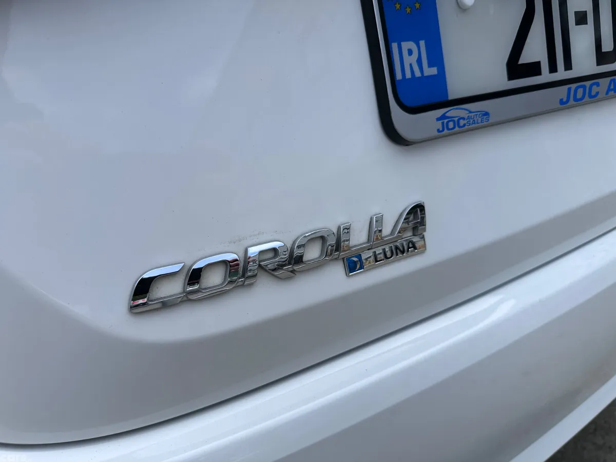 Toyota Corolla Saloon, Petrol Hybrid, 2021, White