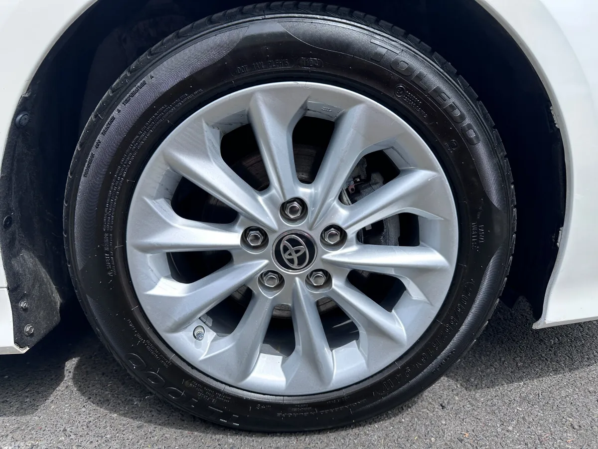 Toyota Corolla Saloon, Petrol Hybrid, 2021, White