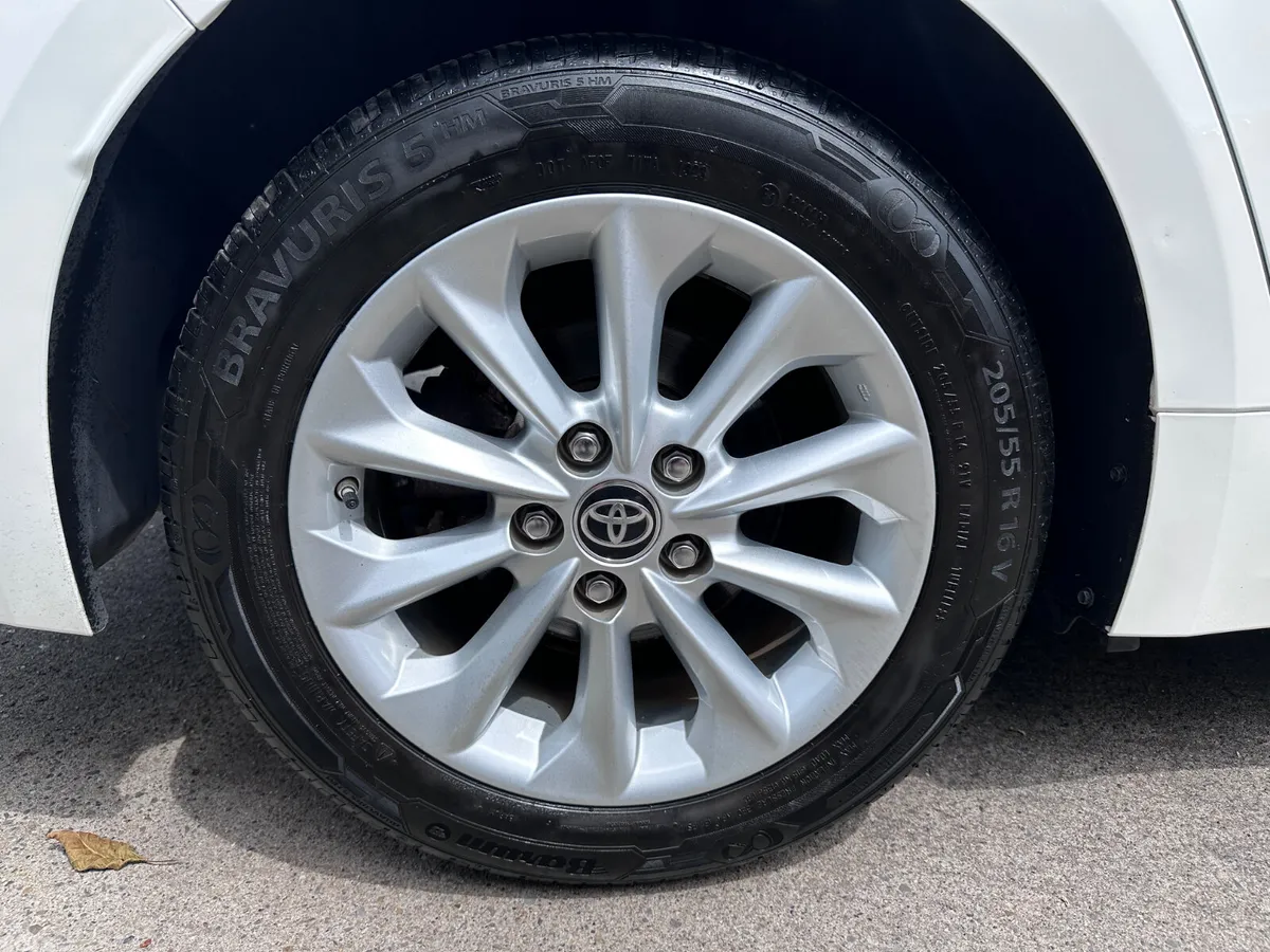 Toyota Corolla Saloon, Petrol Hybrid, 2021, White