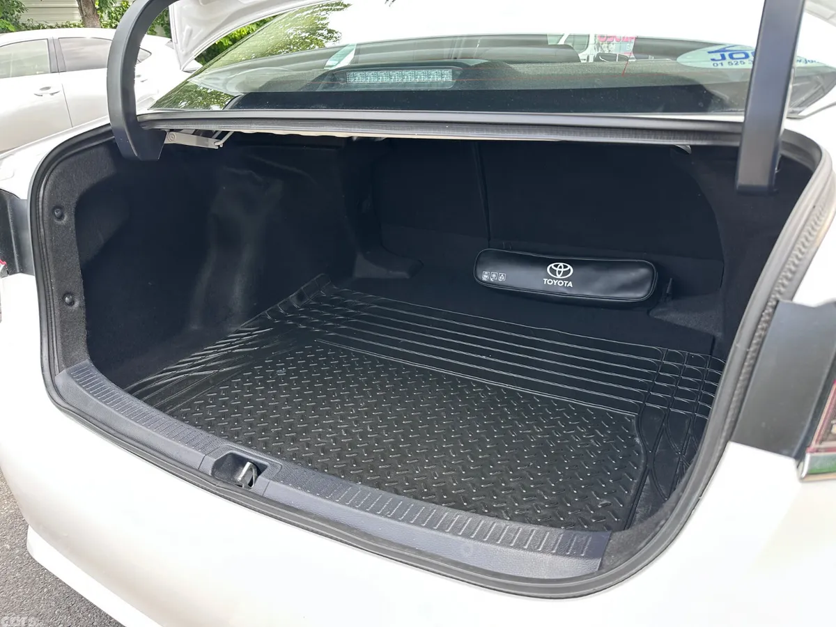 Toyota Corolla Saloon, Petrol Hybrid, 2021, White
